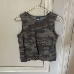 Neely cropped camo tank